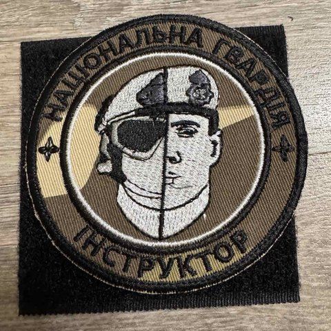 Шеврон Інструктор Національної Гвардії України на фоні мультикам 12.526 &mdash; шеврон на липучці від VILNI