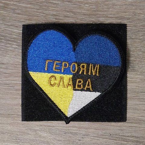 Шеврон Серце патріота України та Естонії 12.784 &mdash; шеврон на липучці від VILNI