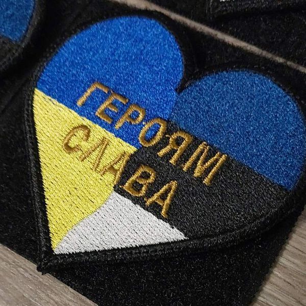Шеврон Серце патріота України та Естонії 12.784 &mdash; шеврон на липучці від VILNI