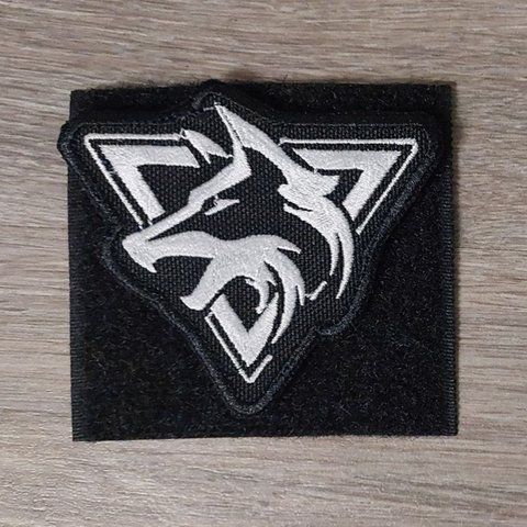 Шеврон Знак Вовка чорно-білий 12.798 &mdash; шеврон на липучці від VILNI